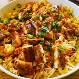 BUFFALO CHICKEN MAC & CHEESE